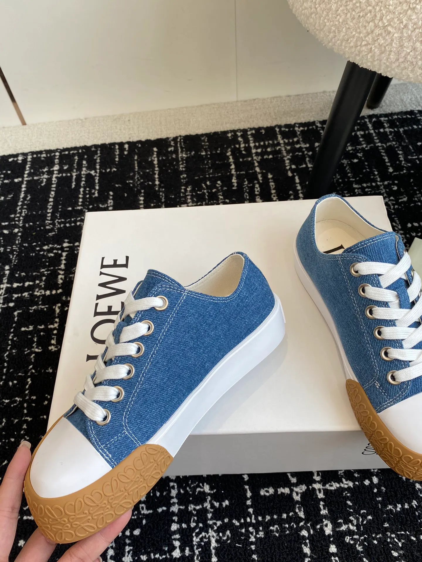 👟👟Ex-factory price 560👟👟 LOEWE 24ss new autumn and winter Terra Vulca lace-up sports shoes, large-toe vulcanized shoes, with vulcanized rubber soles and asymmetrical thick toes, wide last style, decorated with LOEWE logo label on the quarter *Anagram embossed outsole and upper high ZP customization, original material, imported canvas, outsole: ZP mold custom vulcanized outsole Insole: ZP customized insole Size: #35-41 (40 41 customized, non-returnable)